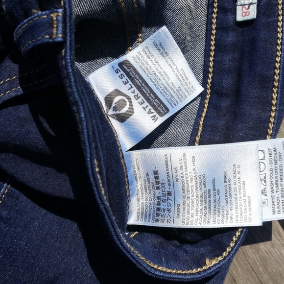 Levi's - Picture 4 of 5